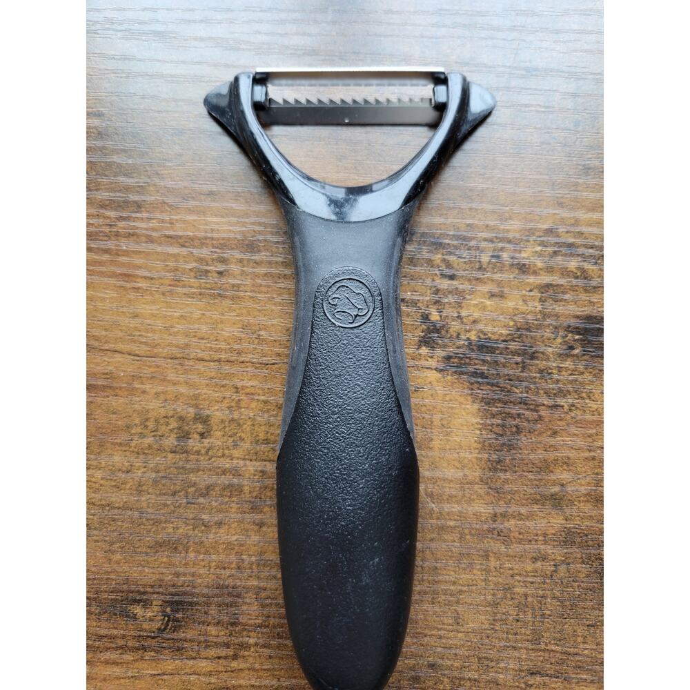 Pampered Chef Black Y-shaped Vegetable Peeler